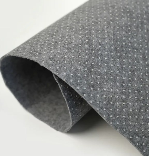 Uusi liukastumisenestoratkaisu kotiisi: kuinka liukumaton tippumaton matto voi suojata sinua?